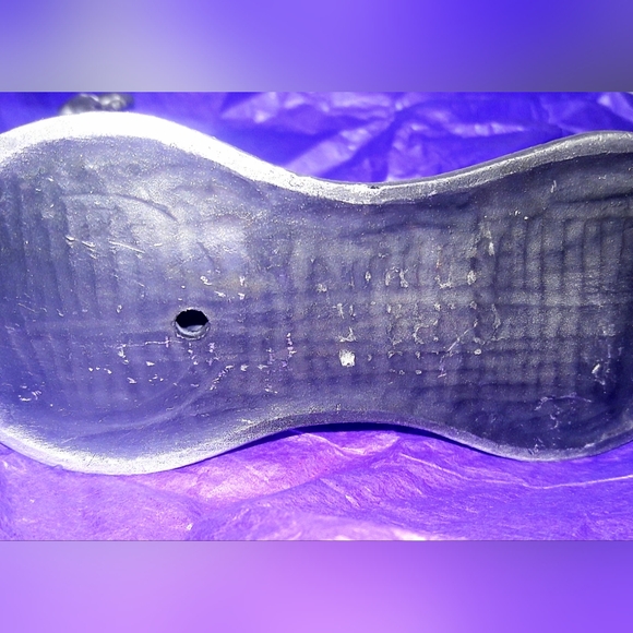 Vintage Fine Pewter Candle Holder Figurine Midieval Woman Holding A Round Mirror - Picture 10 of 12